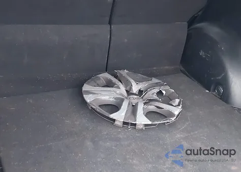 2016 Toyota Rav4 Le z USA, uszkodzony, nr VIN JTMZFREV8GD081377